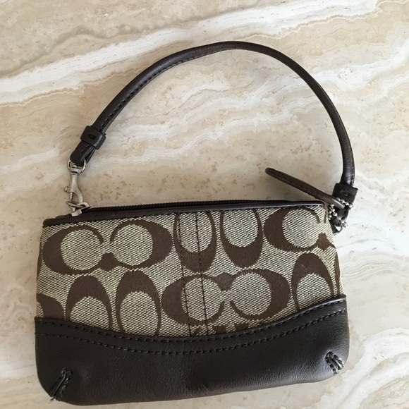“ COACH” NEVER USED PURSE/WRISTLET - Picture 7 of 9